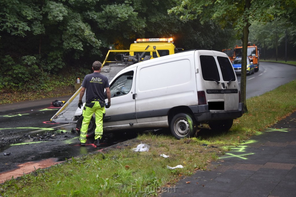 VU Frontal Koeln Hoehenhaus Berlinerstr vor Leuchterstr P38.JPG - Miklos Laubert